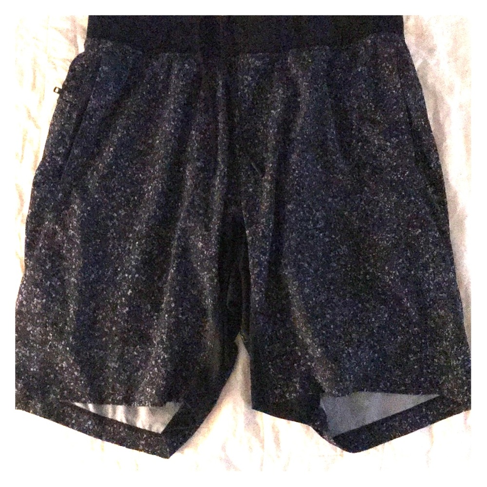Black/gray men’s lululemon shorts